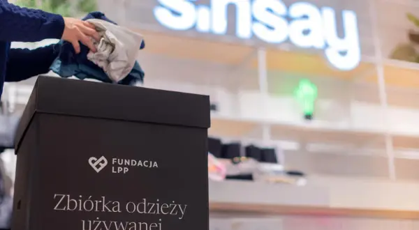 W sklepie Sinsay, należącym do LPP, trwa zbiórka odzieży używanej.
